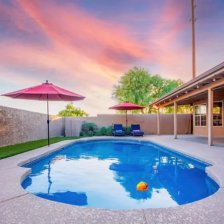 Luxe Phoenix Getaway Exterior photo